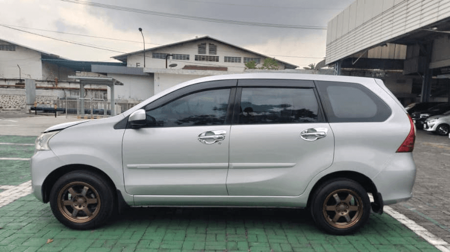 DAIHATSU XENIA 1.3 R BENSIN-MT(XENIA) MT 2017