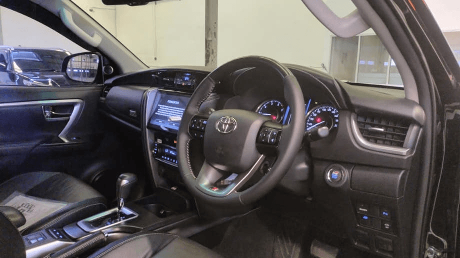 TOYOTA FORTUNER 2.8 4X2 GR SPORT DSL SOLAR-AT(FORTUNER) AT 2022