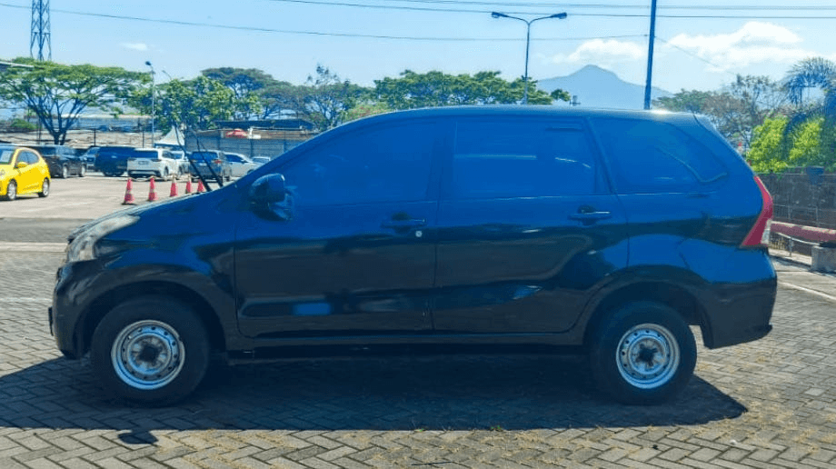 DAIHATSU XENIA 1.0 M BENSIN-MT(XENIA) MT 2013
