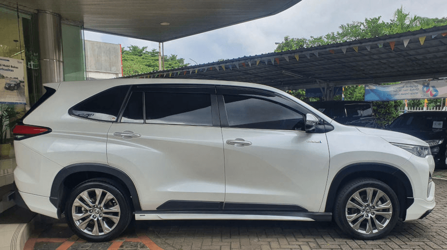 TOYOTA KIJANG INNOVA 2.0 ZENIX Q HV CVT TSS MODELLISTA HYBRID-AT(KIJANG INNOVA) AT 2023