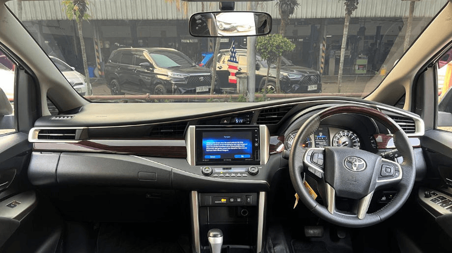 TOYOTA KIJANG INNOVA 2.4 VENTURER SOLAR-AT(KIJANG INNOVA) AT 2017