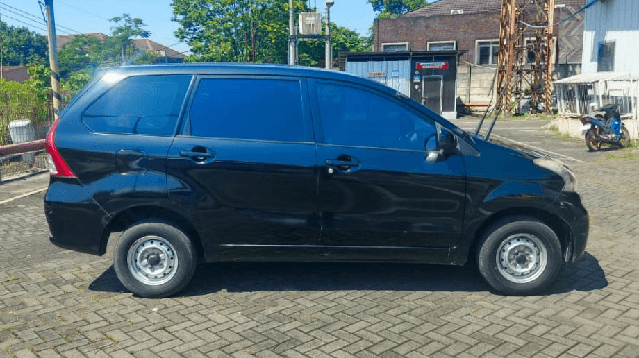DAIHATSU XENIA 1.0 M BENSIN-MT(XENIA) MT 2013