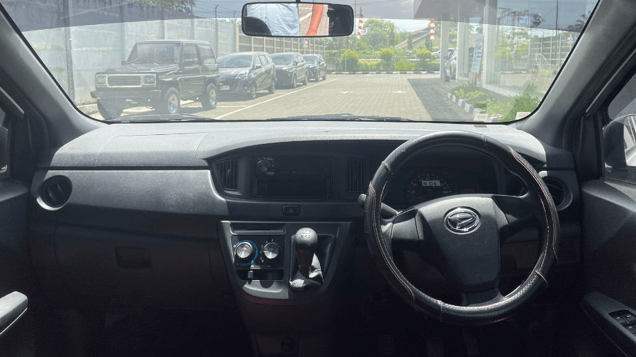 DAIHATSU SIGRA 1.0 D BENSIN-MT (SIGRA) MT 2023