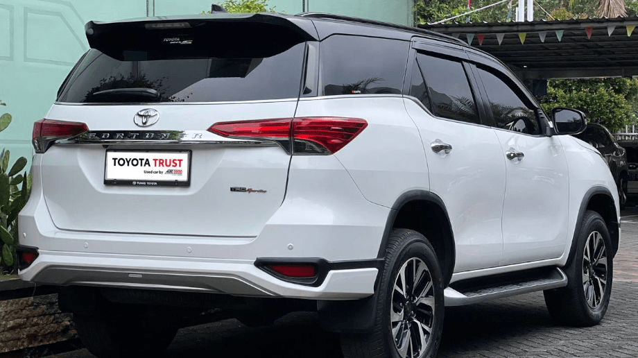 TOYOTA FORTUNER 2.4 4X2 VRZ TRD SOLAR-AT(FORTUNER) AT 2018