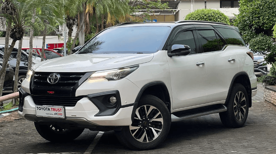 TOYOTA FORTUNER 2.4 4X2 VRZ TRD SOLAR-AT(FORTUNER) AT 2018