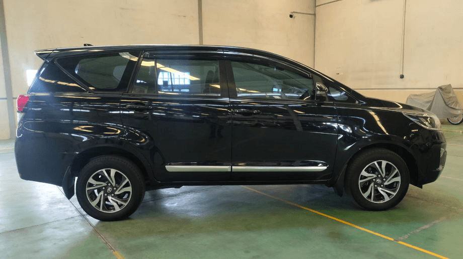 TOYOTA INNOVA 2.4 V AT 2021