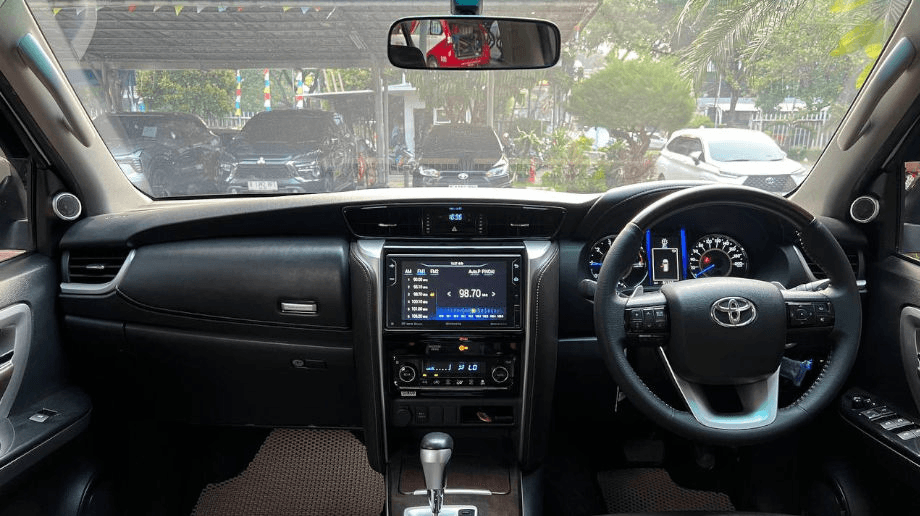 TOYOTA FORTUNER 2.4 4X2 VRZ TRD SOLAR-AT(FORTUNER) AT 2018