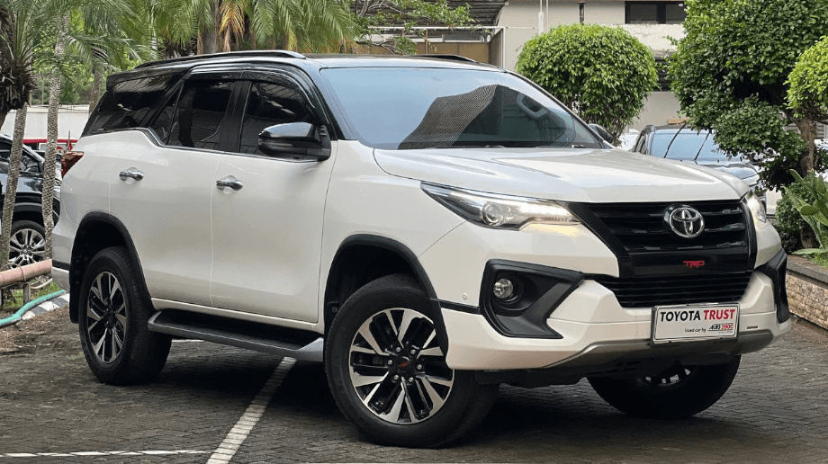 TOYOTA FORTUNER 2.4 4X2 VRZ TRD SOLAR-AT(FORTUNER) AT 2018