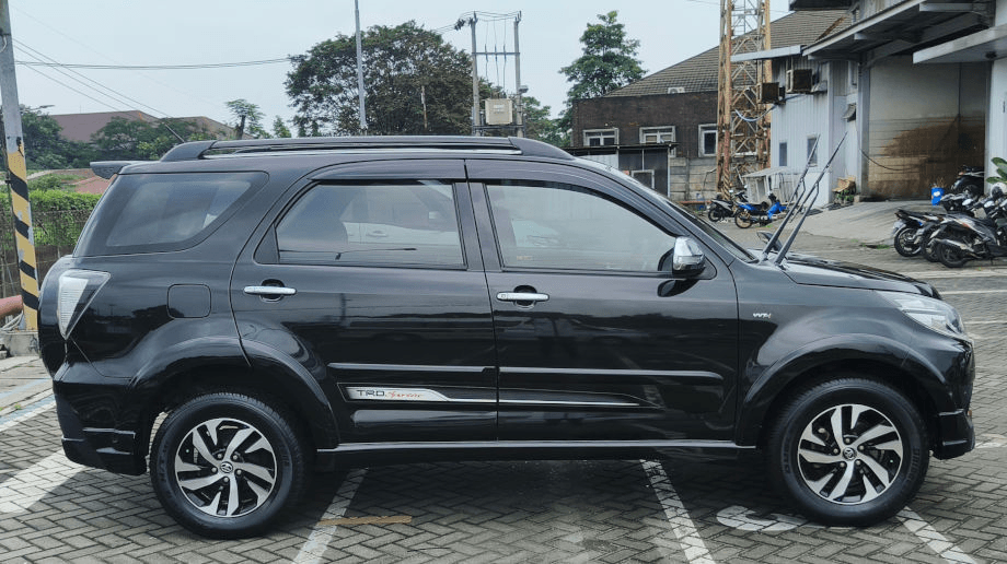 TOYOTA RUSH 1.5 NEW TRD SPORTIVO BENSIN-AT(RUSH) AT 2015