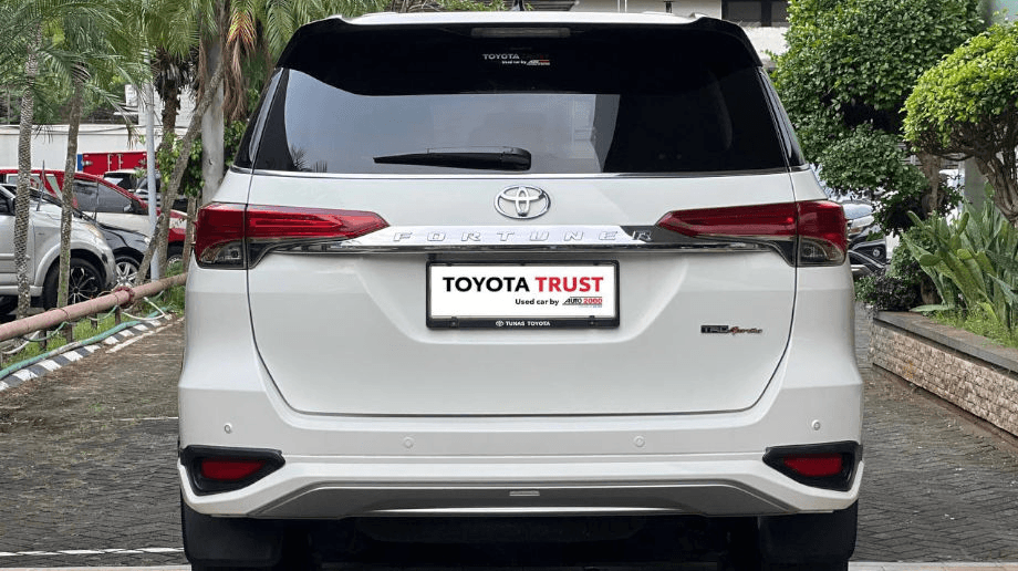 TOYOTA FORTUNER 2.4 4X2 VRZ TRD SOLAR-AT(FORTUNER) AT 2018