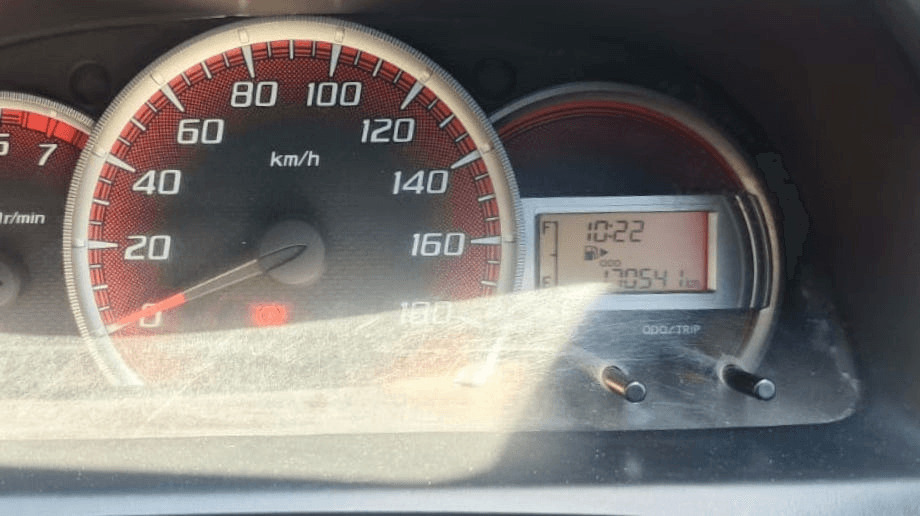 DAIHATSU XENIA 1.0 M BENSIN-MT(XENIA) MT 2013