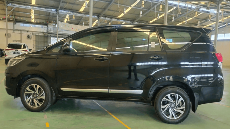 TOYOTA INNOVA 2.4 V AT 2021